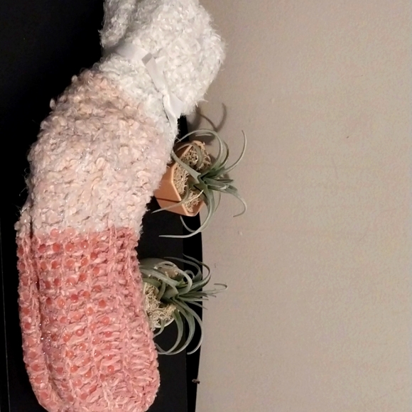 unknown Other - Plush non slip knitted socks NWT